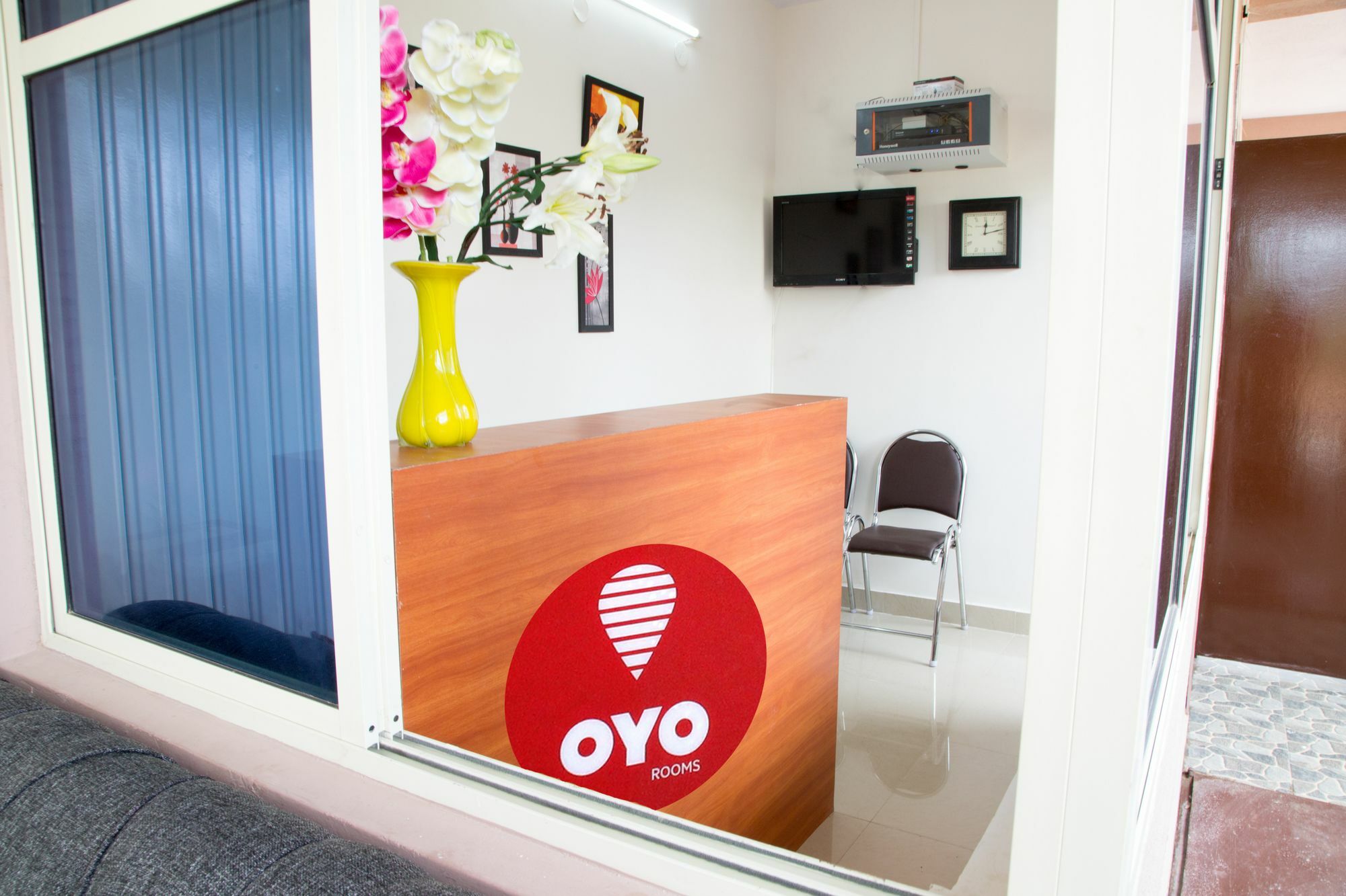 Oyo 9528 ホテル ミダス カシータ バンガロール エクステリア 写真